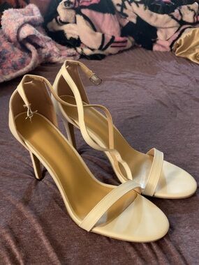 Elegant Women's Strappy High Heel Sandals - white